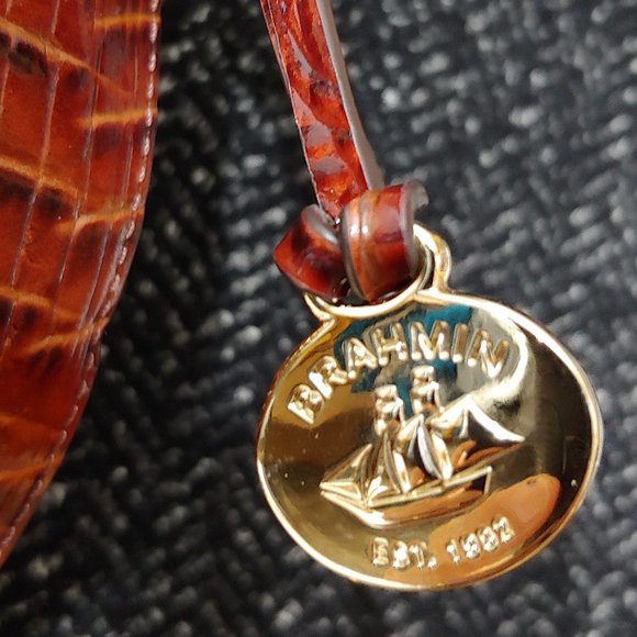 Host Pick BRAHMIN AMELIA CROC EMBOSSED CROSSBODY - Picture 13 of 17